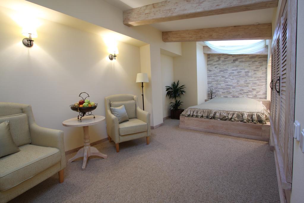 Park-Hotel Butenko Stable Protsev Ngoại thất bức ảnh