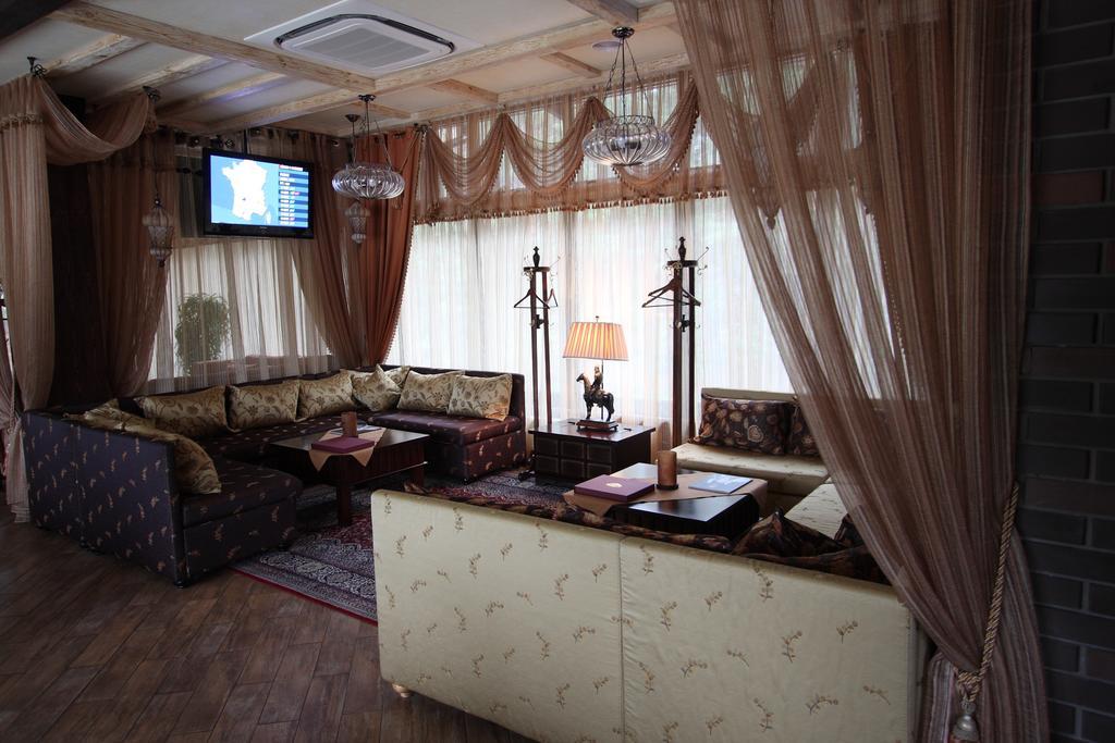 Park-Hotel Butenko Stable Protsev Ngoại thất bức ảnh
