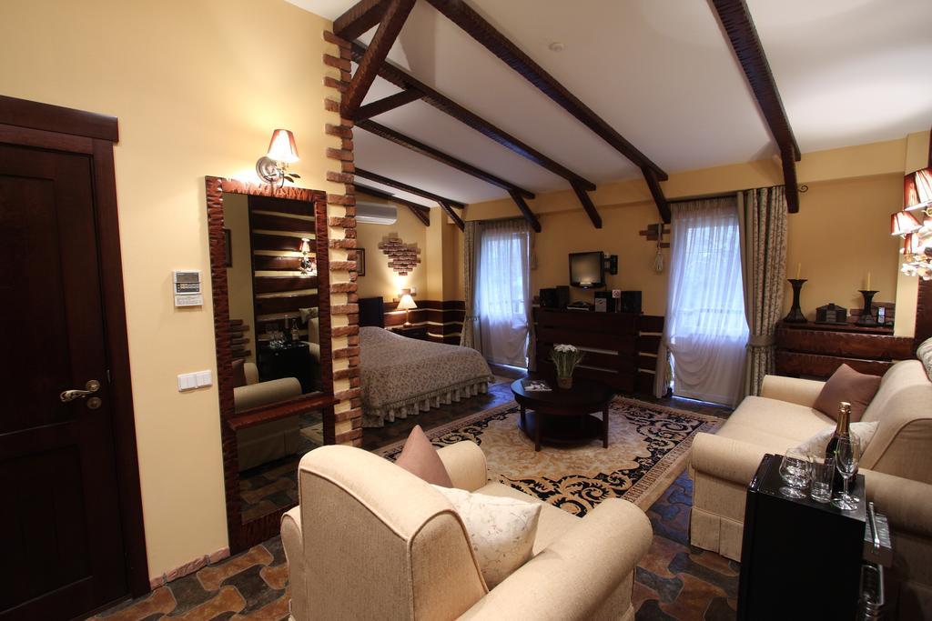 Park-Hotel Butenko Stable Protsev Ngoại thất bức ảnh